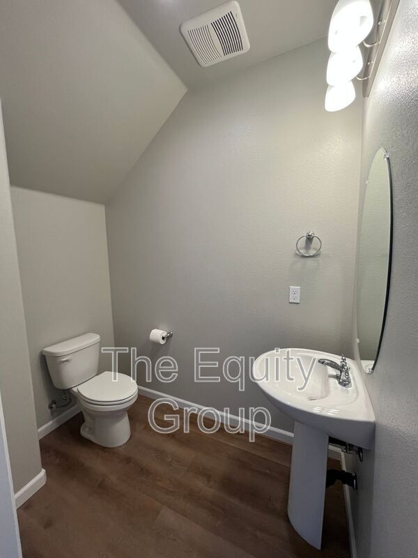 Building Photo - 405 S Summit St