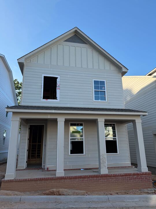 Building Photo - 305 Peony Pl