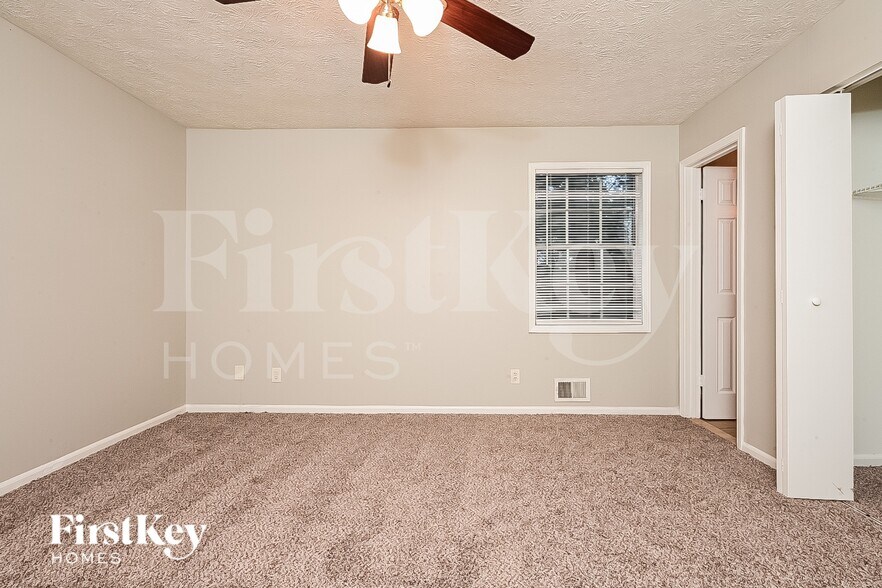 Building Photo - 3327 Creekwood Dr