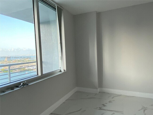Building Photo - 335 S Biscayne Blvd