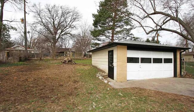 Building Photo - 1801 S 51st St