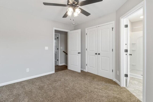 Building Photo - 1115-D2 Hillwood Dr