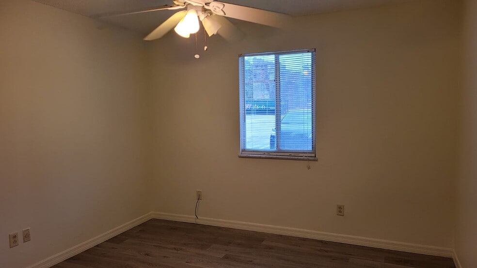 Building Photo - 6519 W Newberry Rd