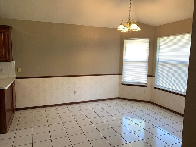 Building Photo - 2909 Sandstone Dr