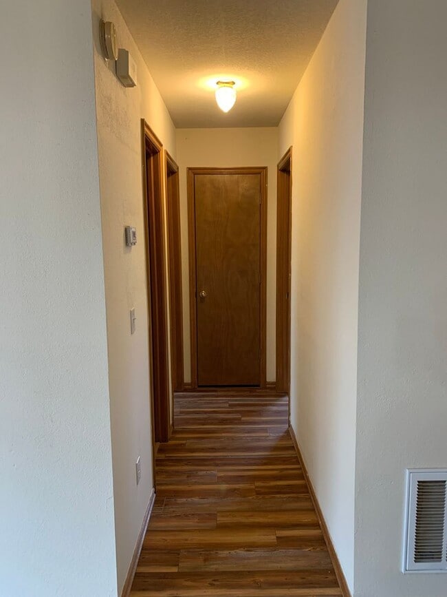 Building Photo - Great Home Fantastic Price!