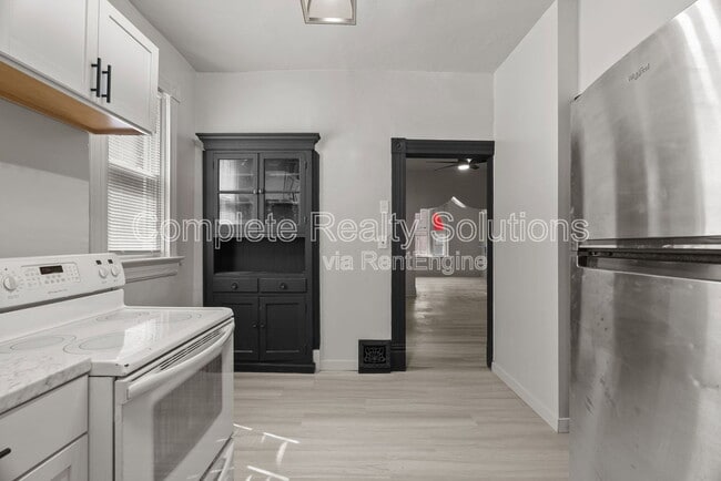 Building Photo - 4038 California Ave