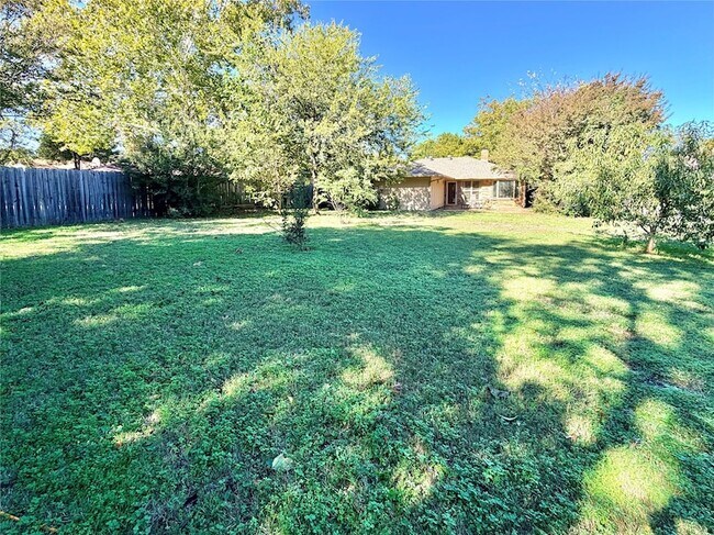 Building Photo - 1821 Broadway St