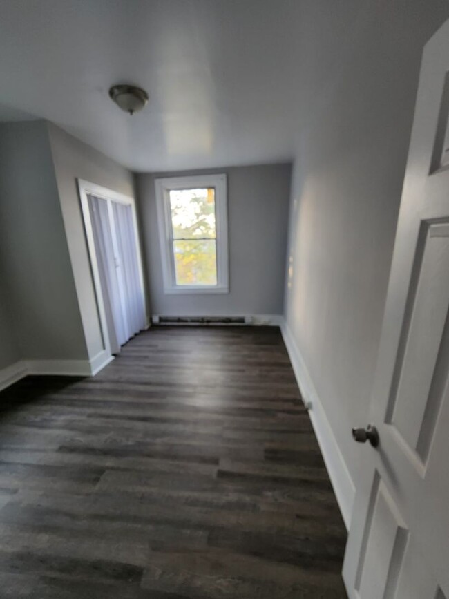 Building Photo - Remodeled home - Olney
