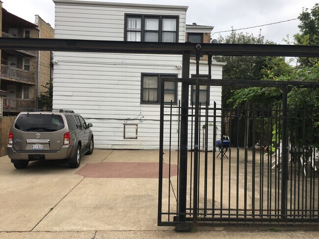 Building Photo - 5718 N Mozart St