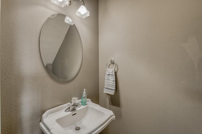 Building Photo - 2528 NW 2nd Terrace