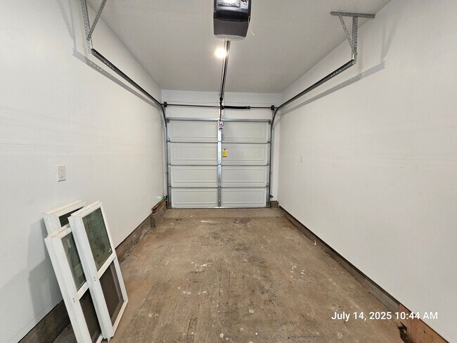 Building Photo - 408-410 SW Elmwood Ave