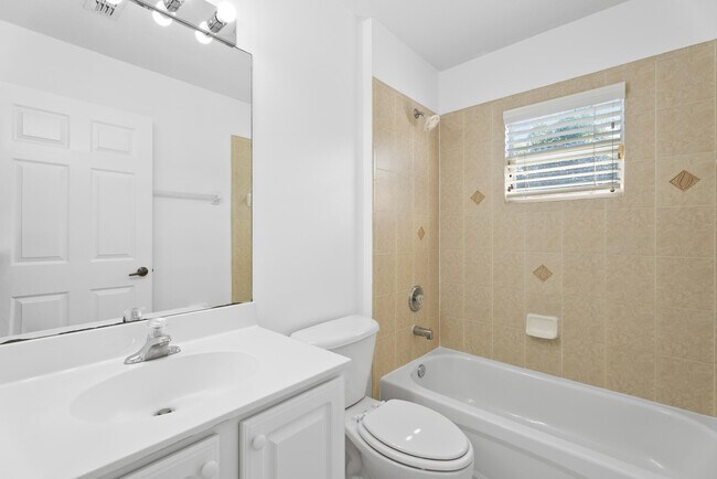 Building Photo - 1391 SW Bellevue Ave