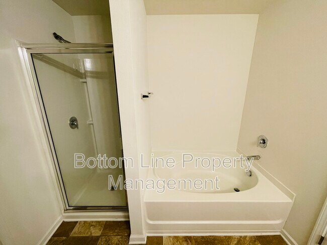 Building Photo - 5316 Park Brook Dr