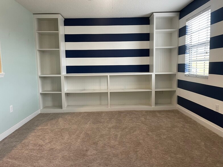 Building Photo - 2293 Victoria Dr