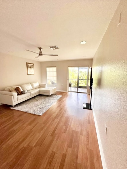 Building Photo - 9063 Gervais Cir