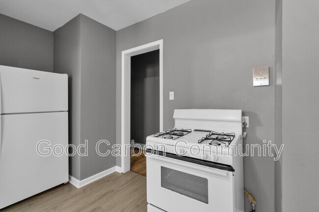 Building Photo - 328 Elmwood Ave