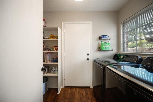 Building Photo - 308 Sunny Brook Dr