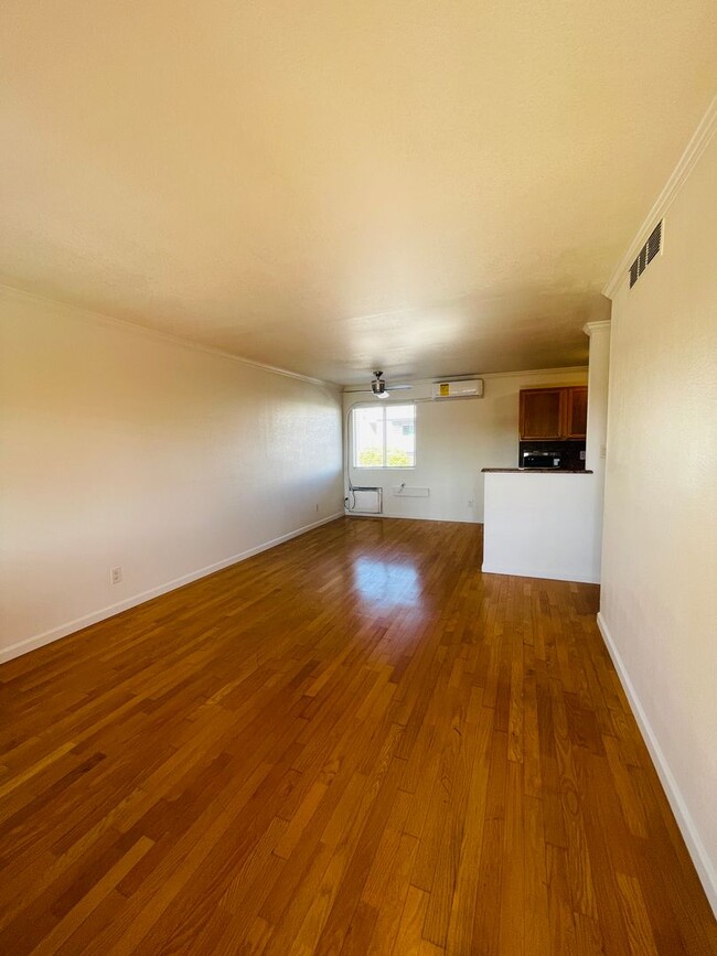 Building Photo - COMING SOON!-FIRST MONTH RENT FREE-1 Bed &...