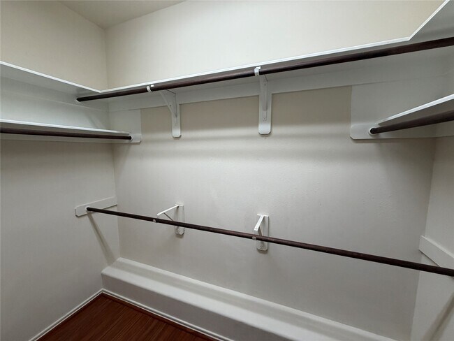 Building Photo - 6826 Pheasant Oak Dr