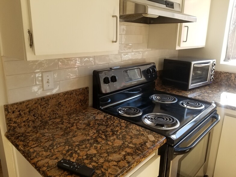 Electric Stove and Microwave - 5422 Adobe Falls Rd