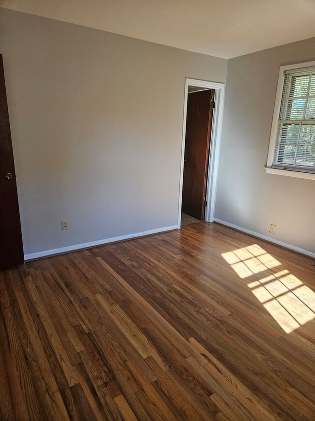 Building Photo - 307 Quail Dr
