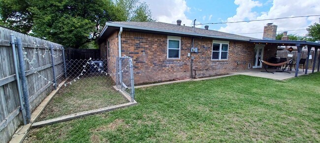 Building Photo - 5106 Azalea Ave