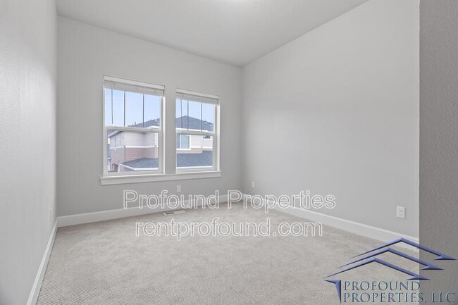 Building Photo - 6843 SE Red Alder St