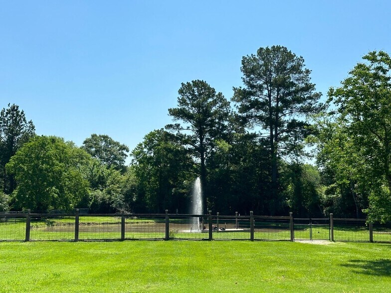 Building Photo - 885 Box Car Rd