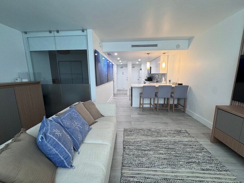 Building Photo - 1000 West Ave