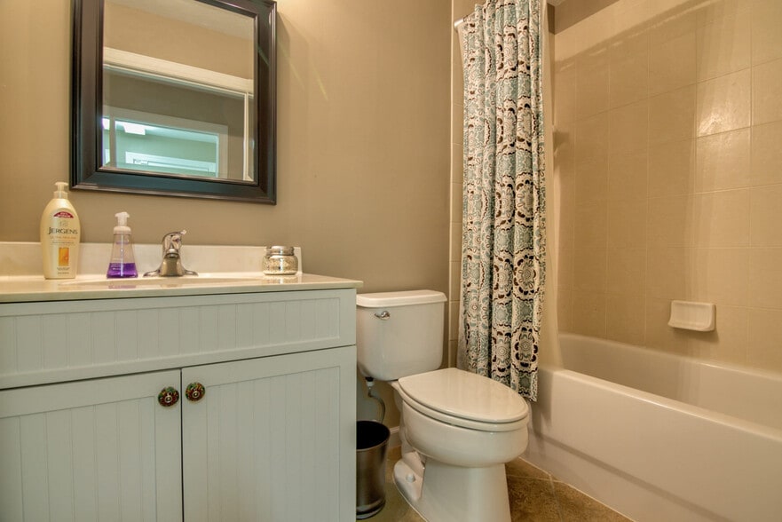 Building Photo - 8775 Coastline Ct