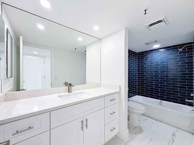 Building Photo - 2480 Presidential Way