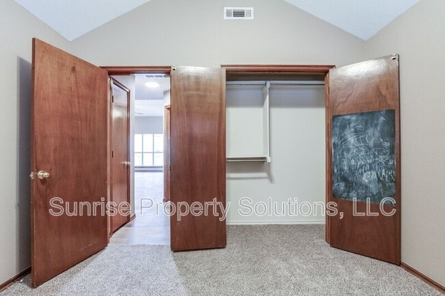 Building Photo - 509 Gyrfalcon Dr