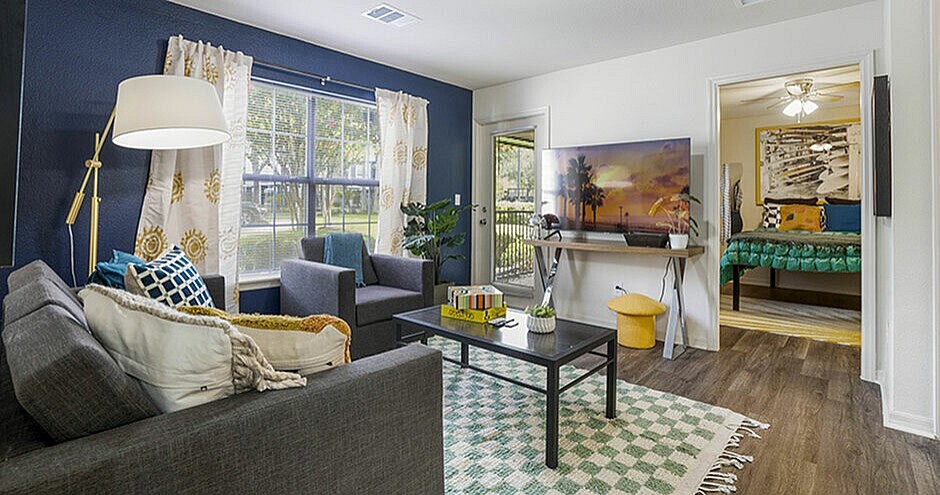 Model-Living-Room-02-On20-Gainesville-FL-6 - On20 Apartments