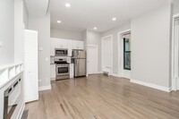 Building Photo - Gorgeous One Bedroom Apartment in Central ...
