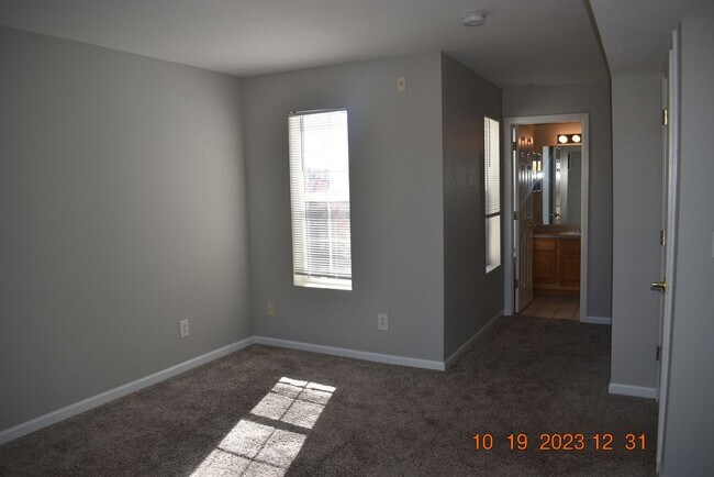 Building Photo - Spacious 2 bed + bonus room / Littleton Condo, Wonderful Location
