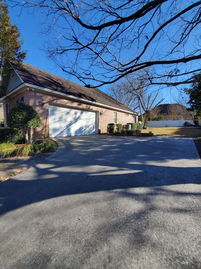 Building Photo - Southern Comfort Living: Elegant 3BR/3BA H...