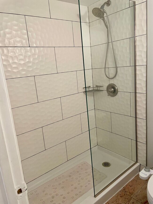 Building Photo - Luxury 2 Bedroom Condo in Centennial Lakes...