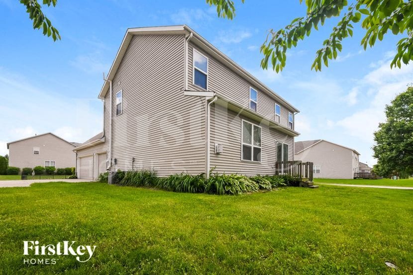 Building Photo - 6240 Eagle Lake Dr