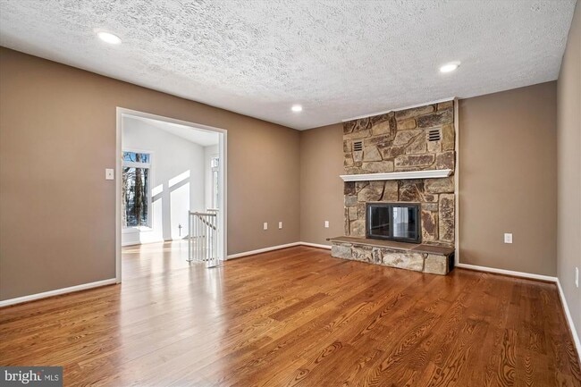 Building Photo - 4623 University Dr