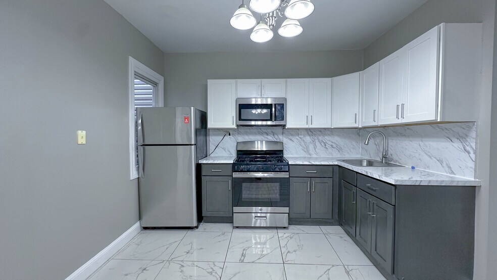 Building Photo - 165 Winfield Ave