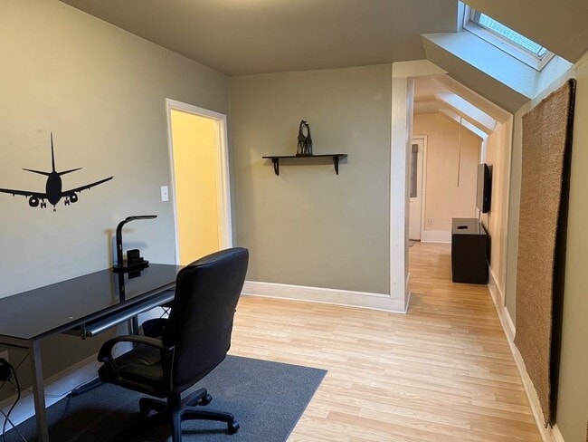 Building Photo - 2035 Lyle Ave