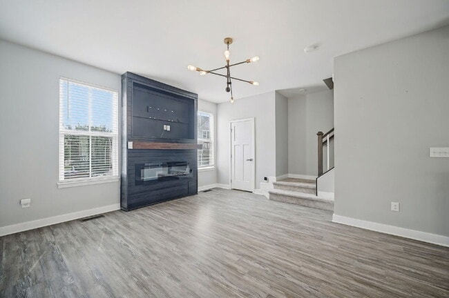 Building Photo - Luxurious 3-bedroom 2.5 bath townhome with Garage in Chesapeake
