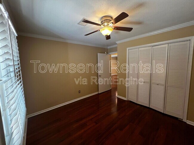 Building Photo - 202 Woodside Ave
