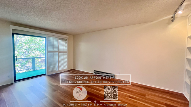 Building Photo - Large 1 bedroom Condo with new LVP floorin...