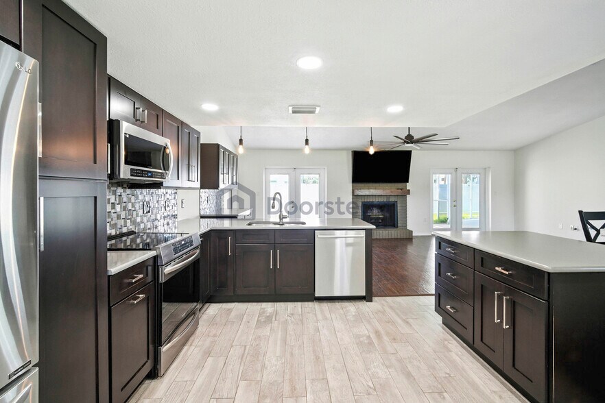 Building Photo - 7892 Sundown Dr