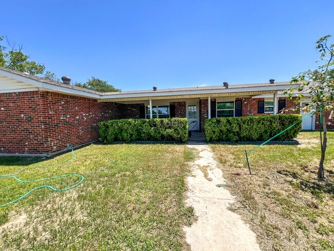 Building Photo - 986 Lone Star Dr