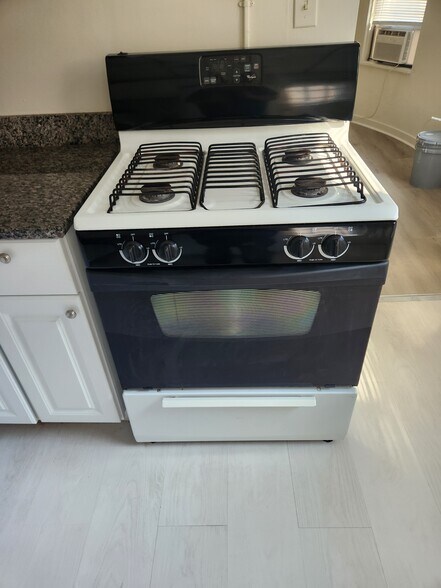 Stove - 61 N Linwood Ave