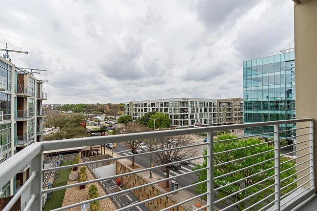 Building Photo - 210 Lee Barton Dr
