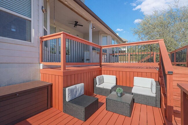 Building Photo - GORGEOUS 4 BED / 2 BATH HOUSE FOR RENT!