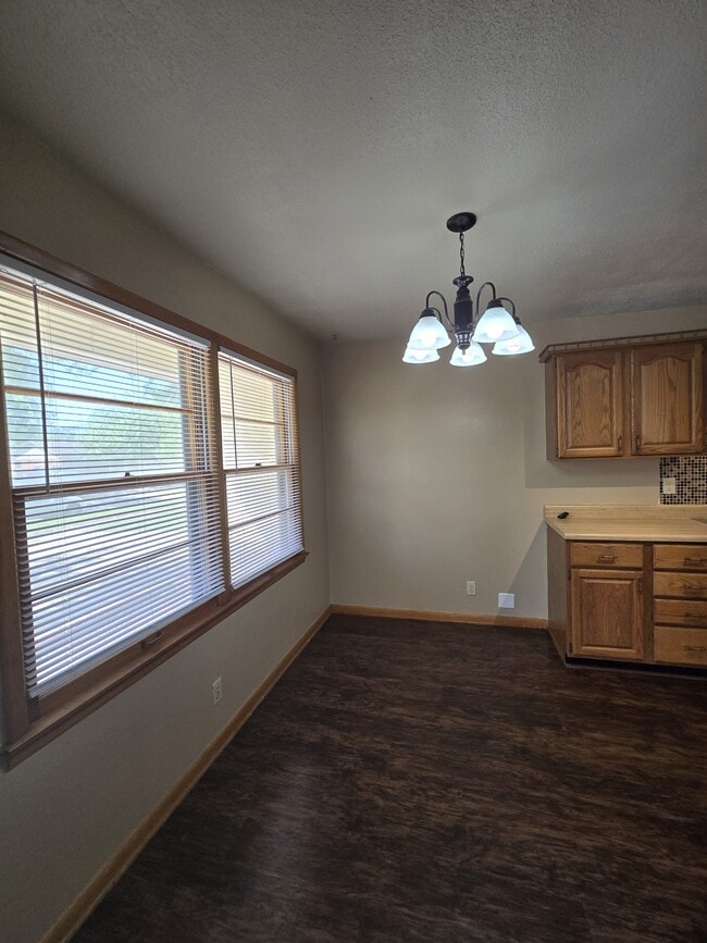 Building Photo - 902 N Colorado St